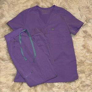 Women’s Figs S & S Petite SET in Lilac Dawn